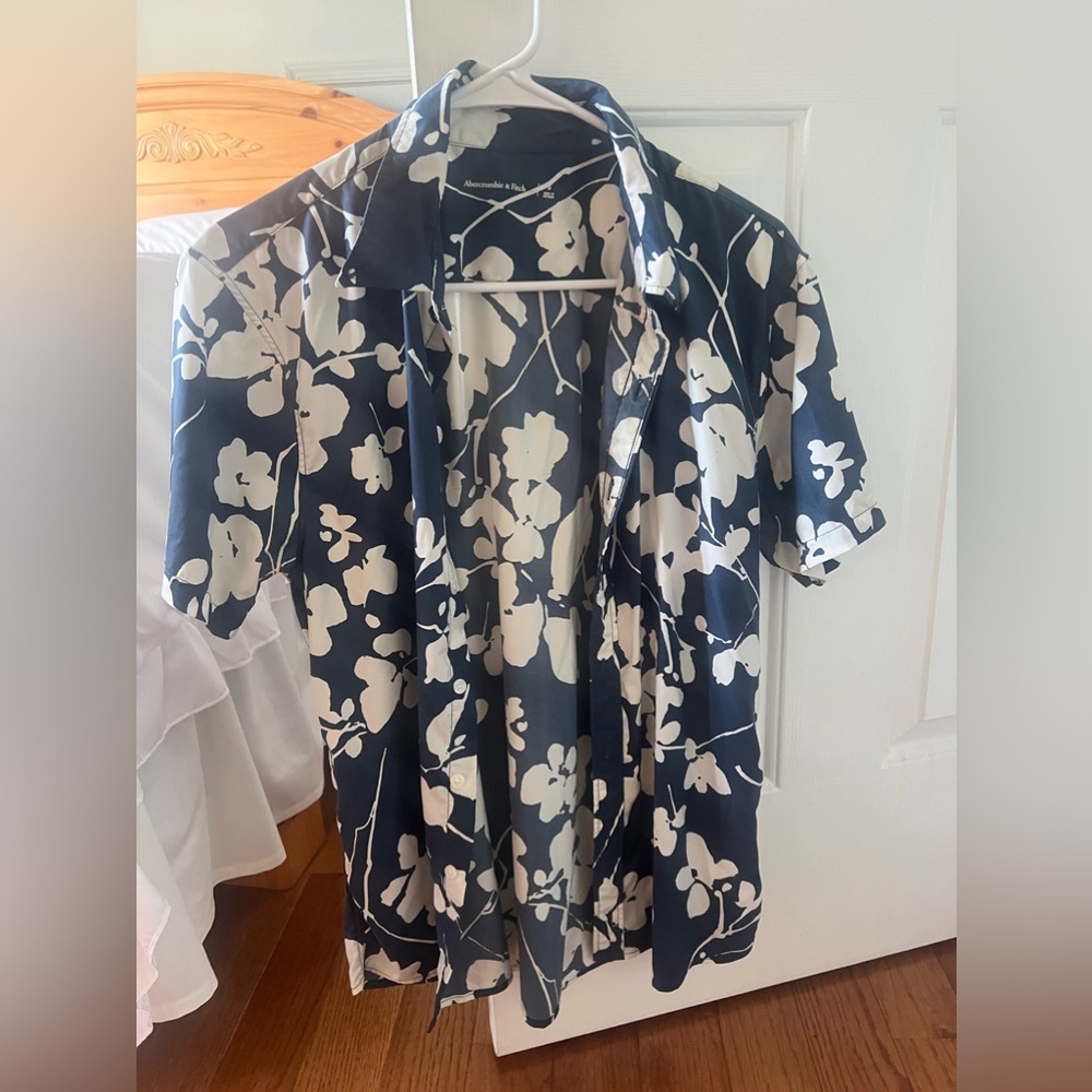 Abercrombie Men’s Floral Button Down Hawaiian Shirt